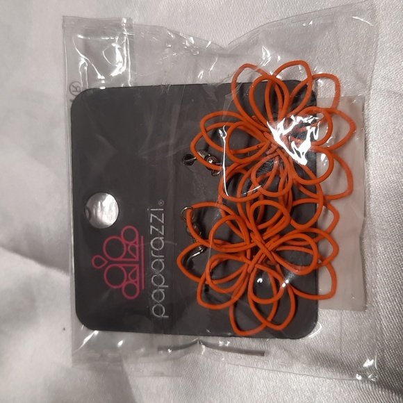 Paparazzi Earrings bundle 5 for $30 or 1 for $10 - Picture 1 of 3